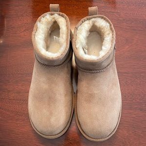 NWT Ugg Ultra Mini chestnut women’s 8
